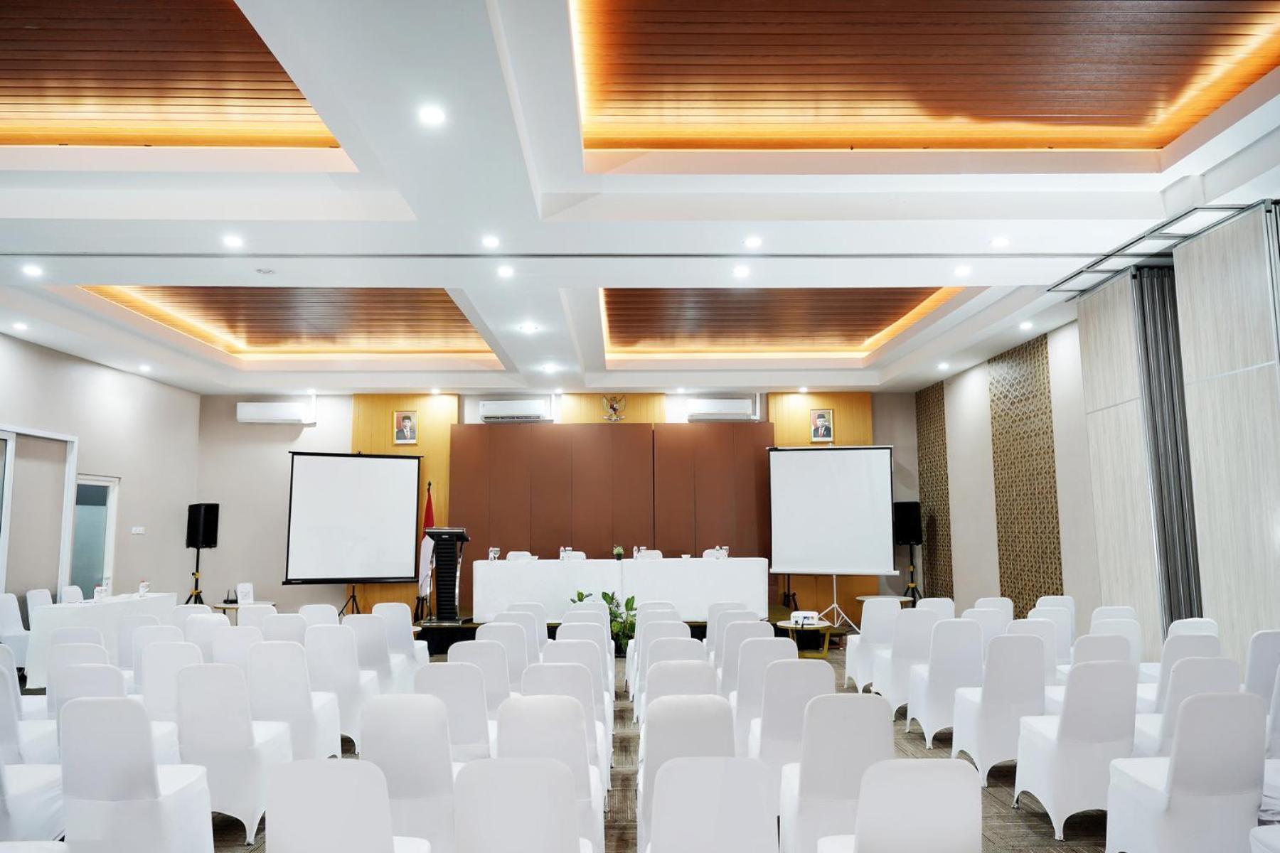 Front One Hotel Sragen Dış mekan fotoğraf