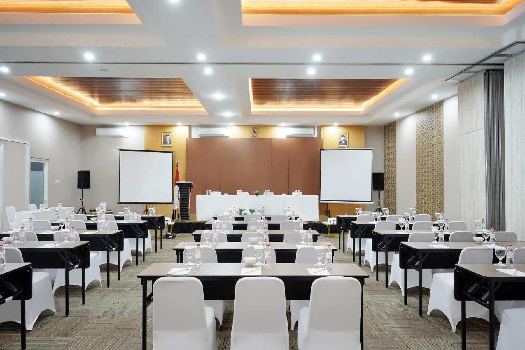 Front One Hotel Sragen Dış mekan fotoğraf