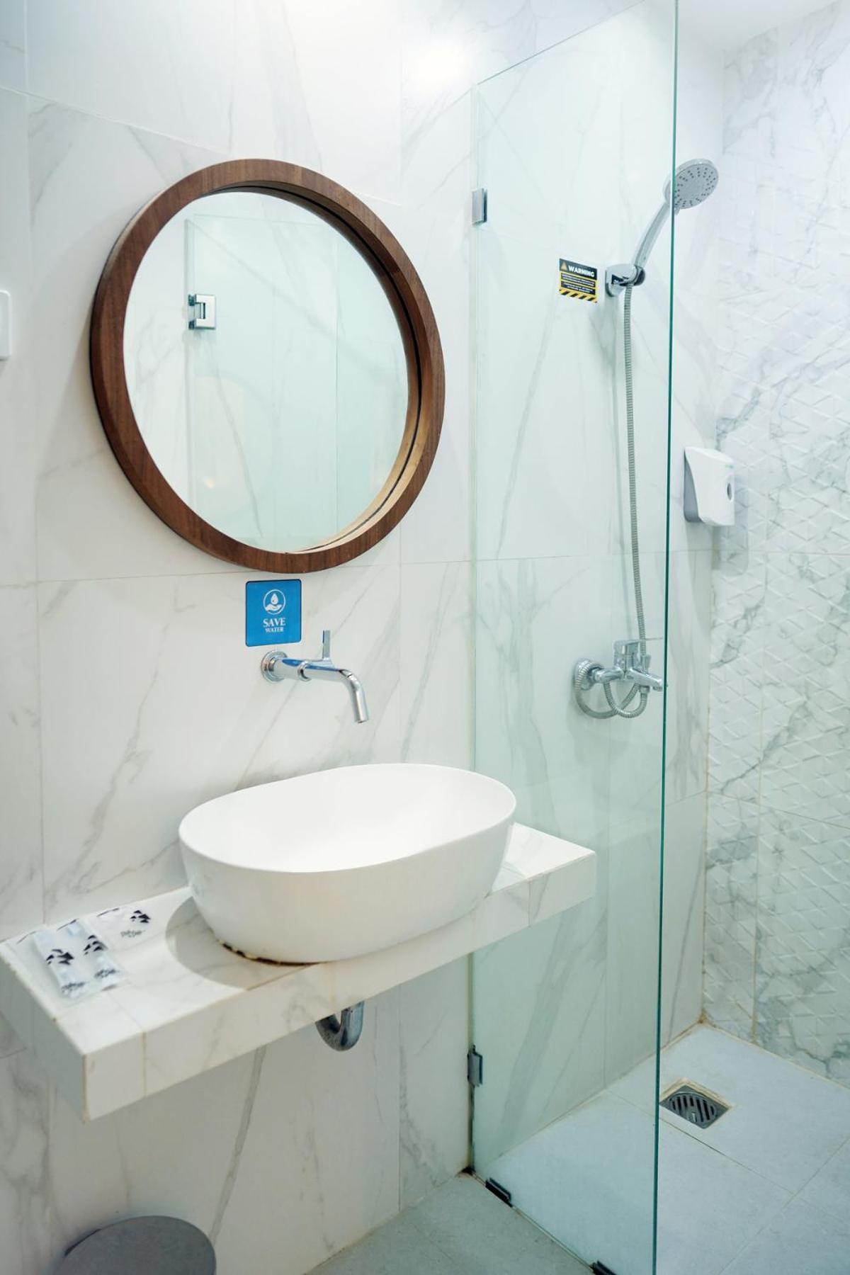 Front One Hotel Sragen Dış mekan fotoğraf
