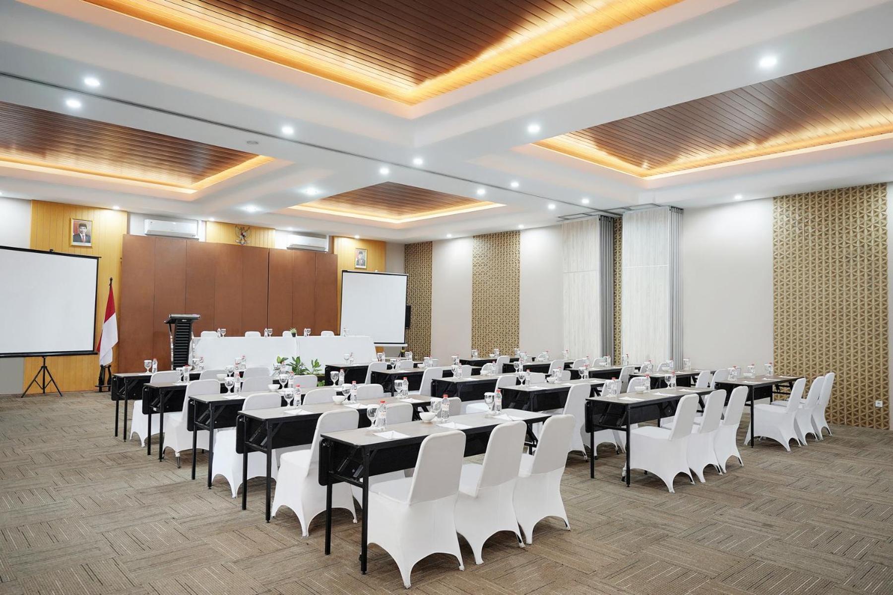 Front One Hotel Sragen Dış mekan fotoğraf