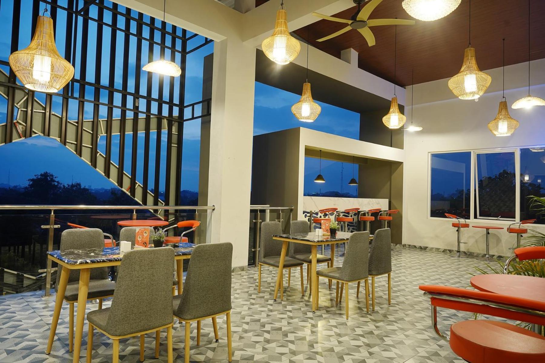 Front One Hotel Sragen Dış mekan fotoğraf