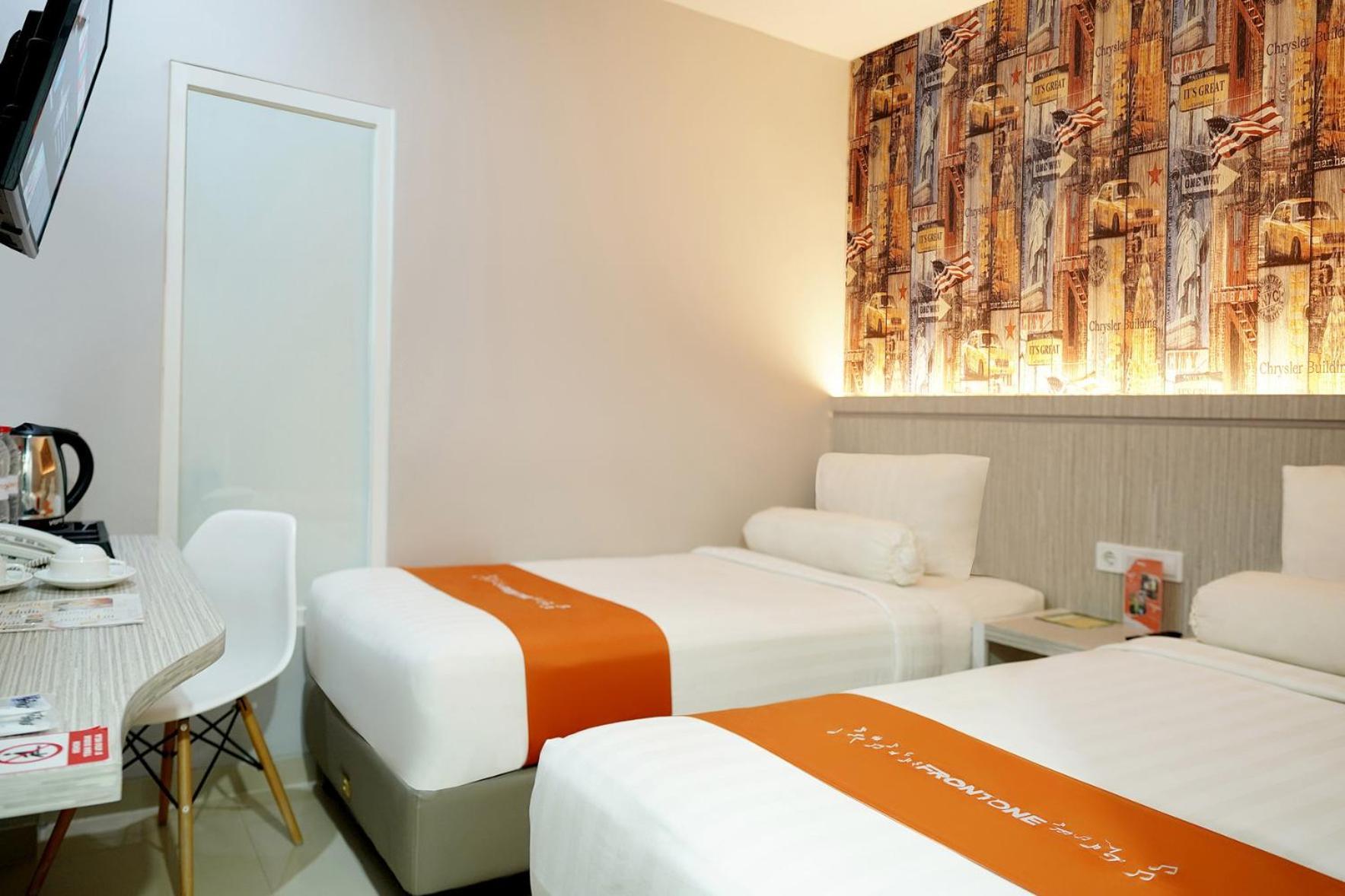 Front One Hotel Sragen Dış mekan fotoğraf