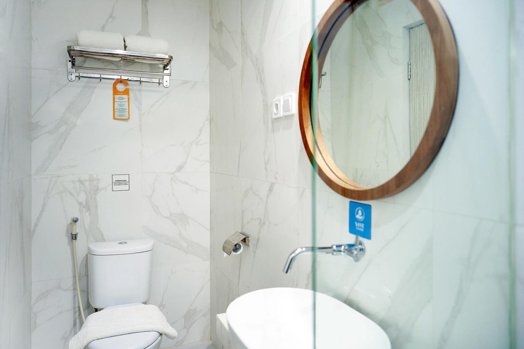 Front One Hotel Sragen Dış mekan fotoğraf
