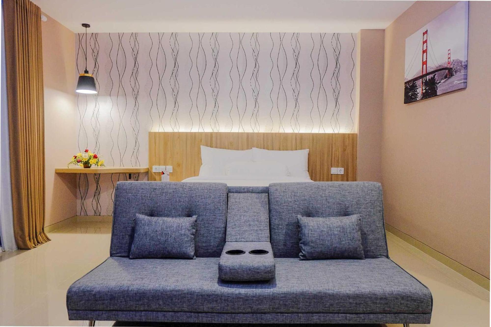 Front One Hotel Sragen Dış mekan fotoğraf